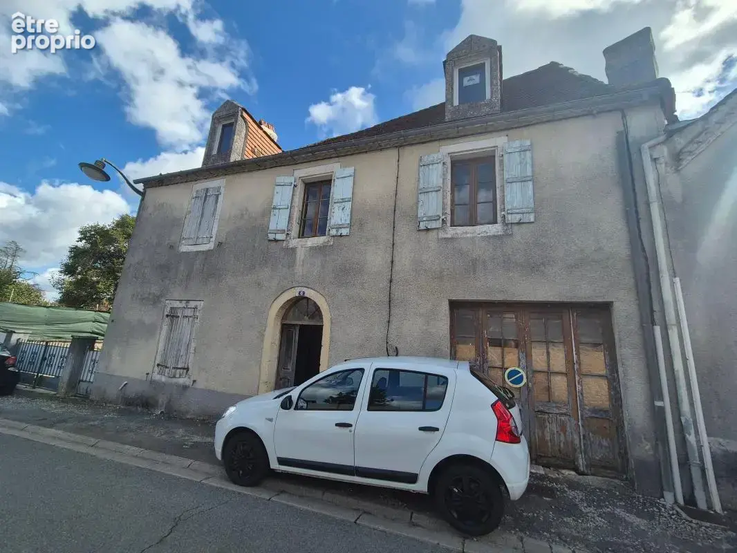 Maison à rénover entièrement au cœur du village – Thenon - photo 1