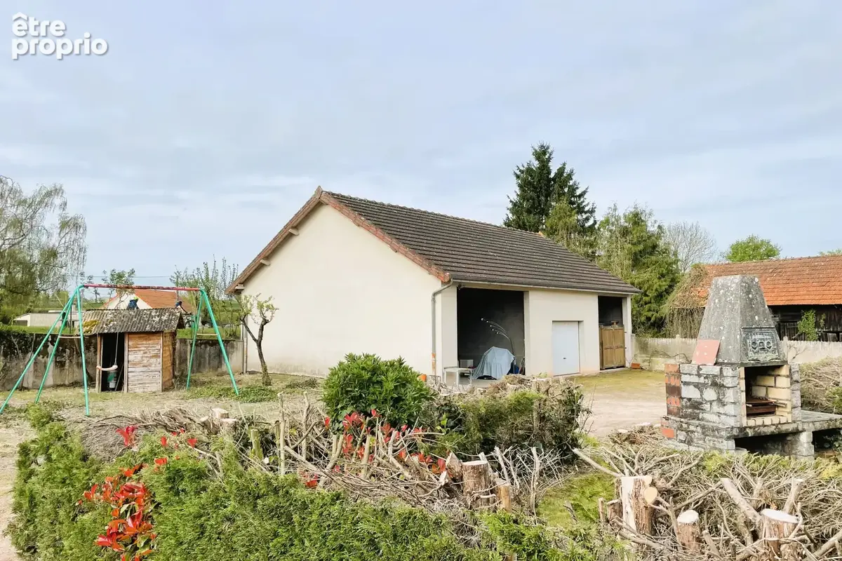 Grande maison de bourg avec nombreuses dépendances   Idéal investisseurs - photo 5