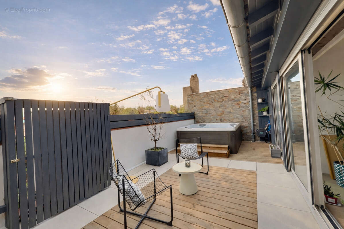 Duplex d'exception avec terrasse de 25m², spa et volumes rares - photo 3