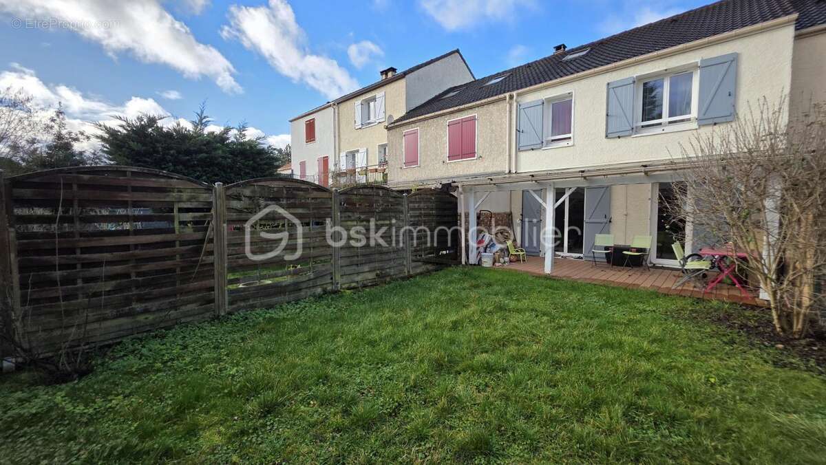 Maison à SAINT-GERMAIN-LES-ARPAJON
