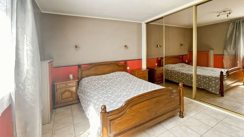 Appartement à LES CLAYES-SOUS-BOIS
