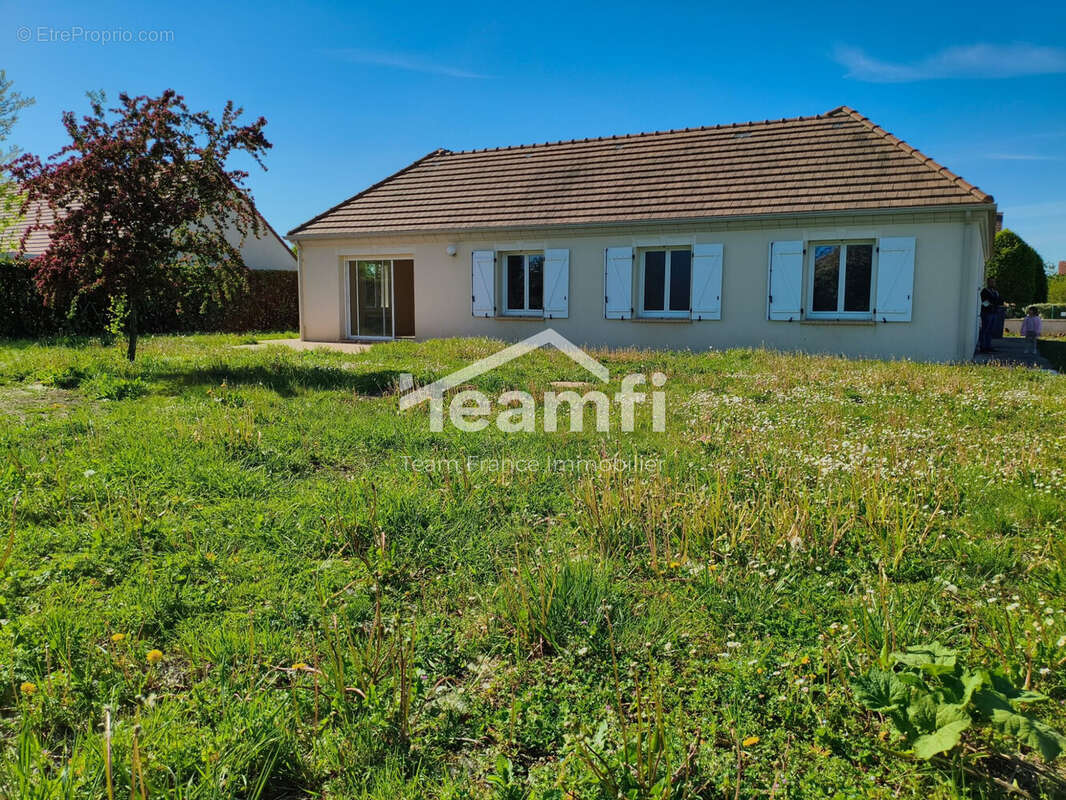 Maison 139 m² à Le Subdray  - photo 3