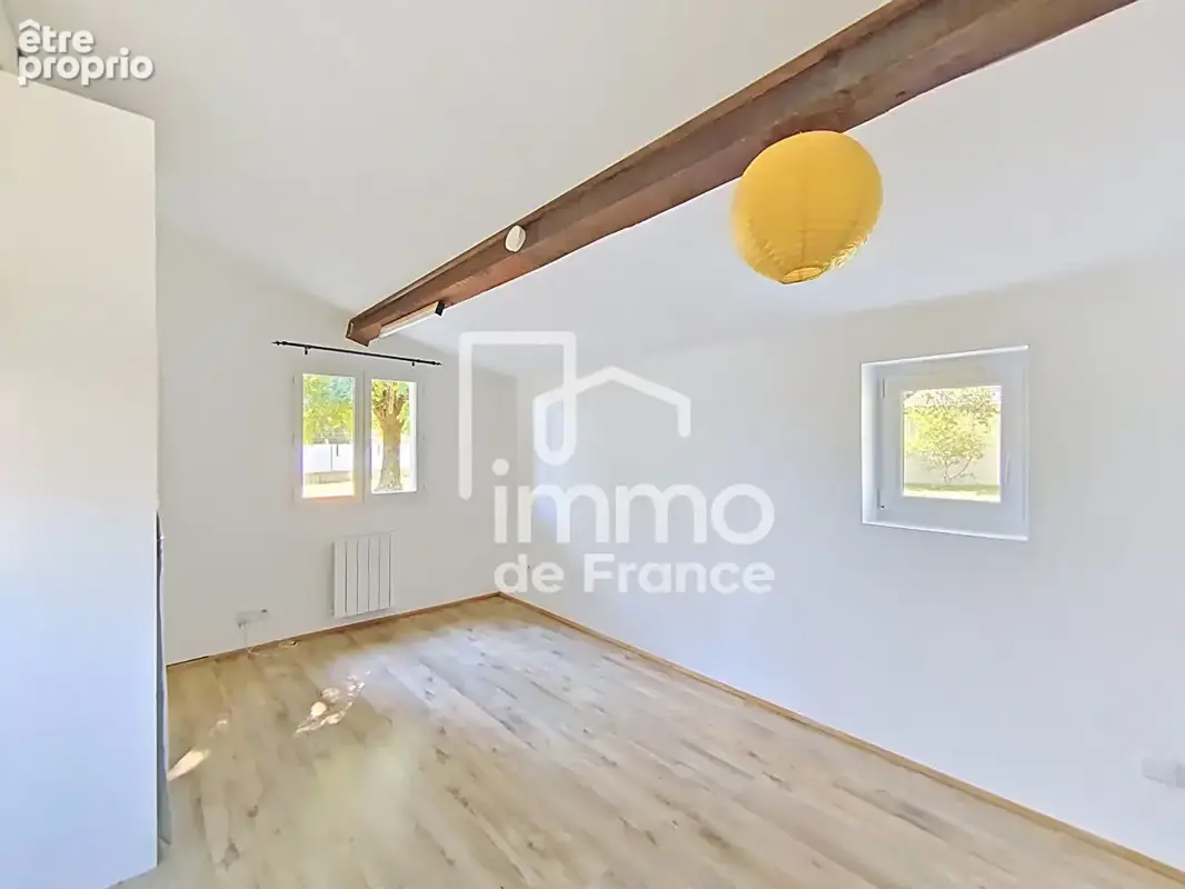Maison de plain-pied 85 m² , 3 chambres , Terrain de 572 m²  à Saint-Maurice-de-Gourdans - photo 6