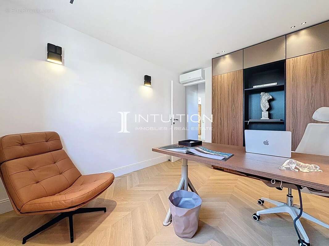 Saint Laurent du Var : 3 pièces entièrement rénové au dernier étage avec garage - photo 11