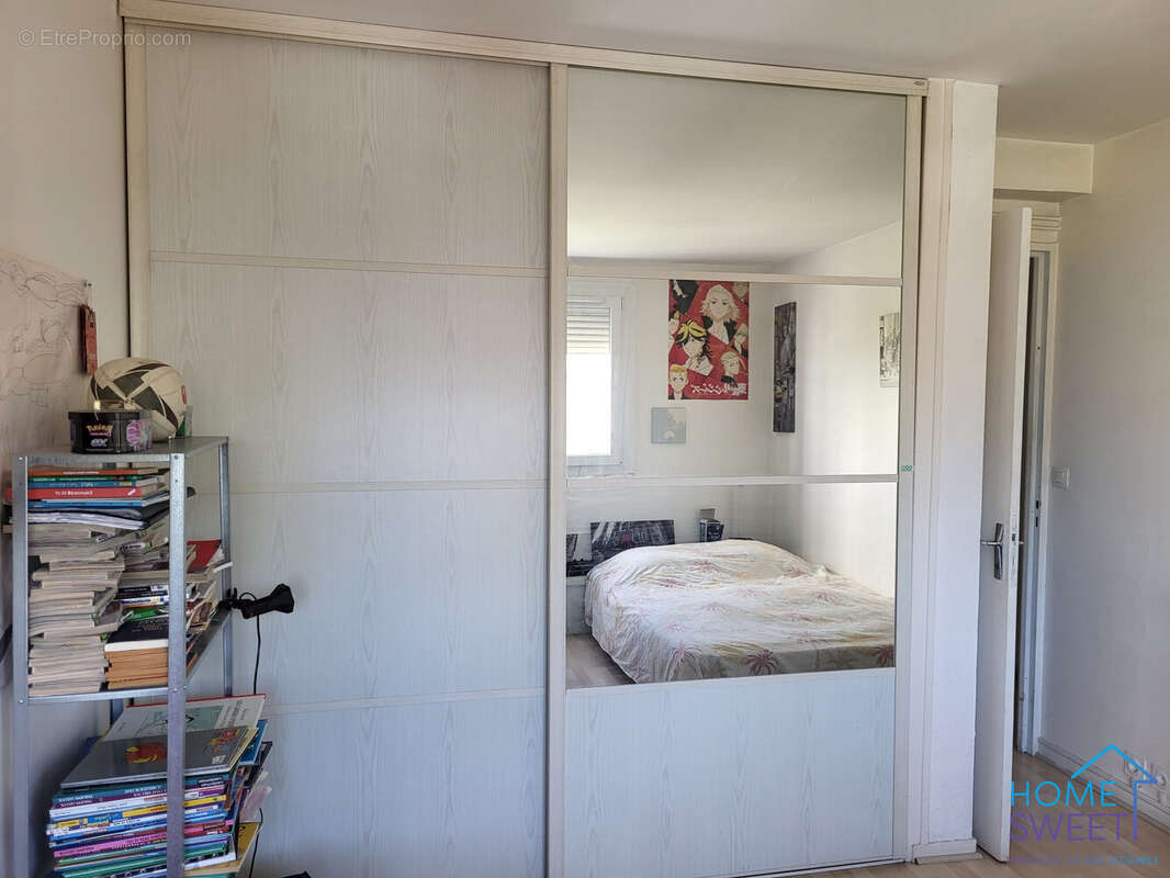 Placard intégré dans chambre