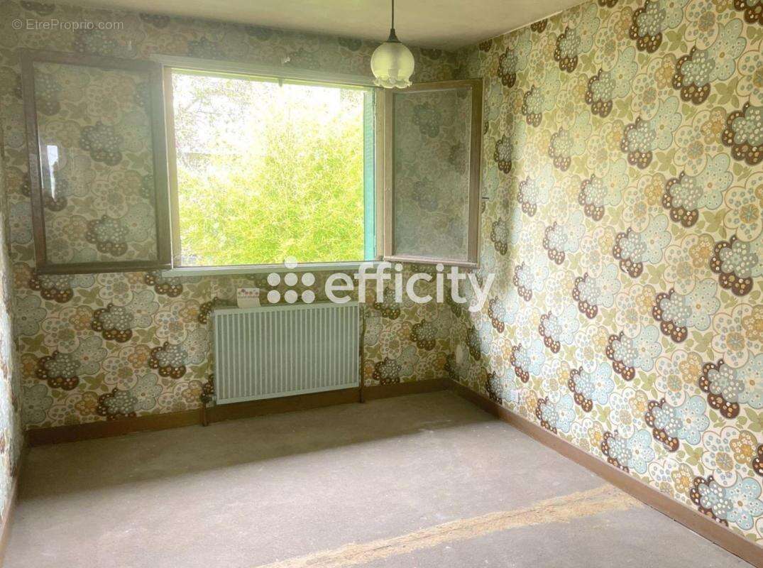 Maison à LES CLAYES-SOUS-BOIS