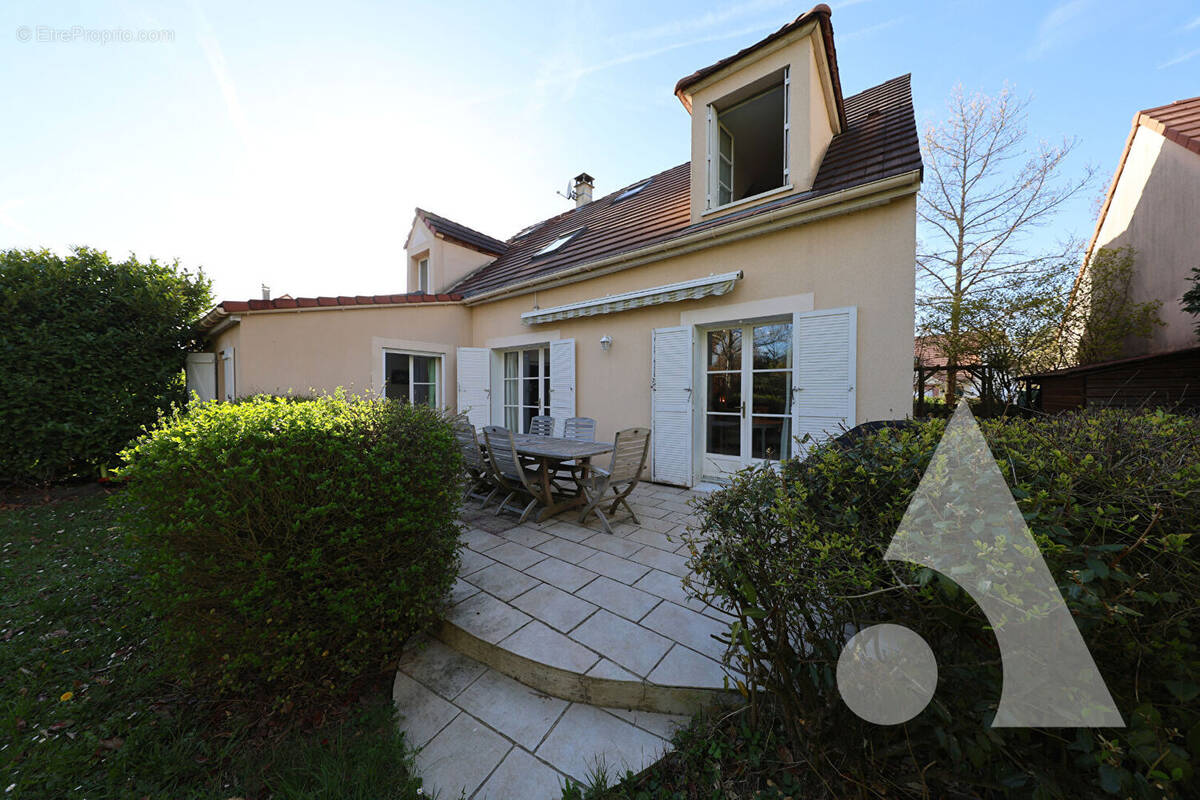 Maison à SAINT-PIERRE-DU-PERRAY