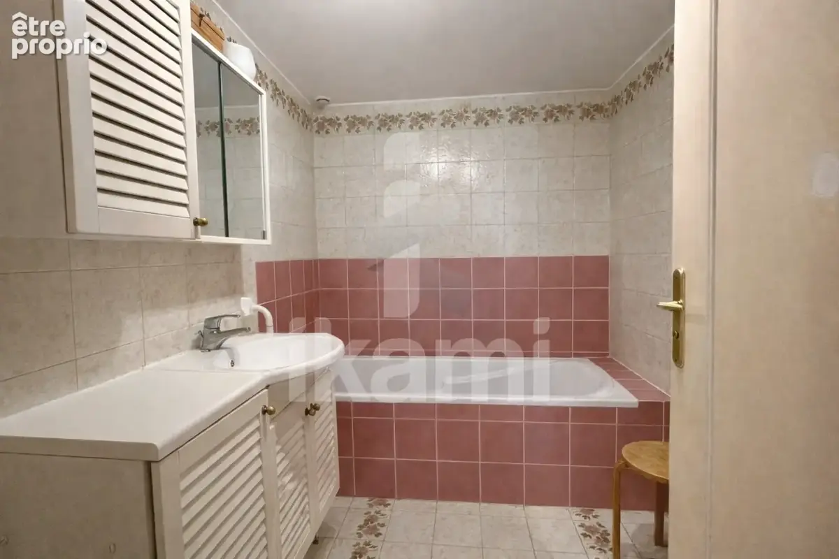 Maison familiale de caractère aux beaux volumes en plein cœur de mions - photo 14