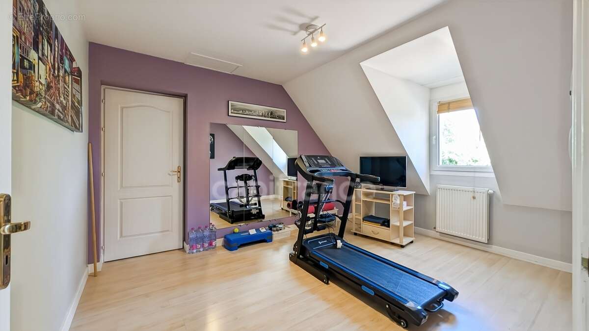 À 5 minutes de Chalon-sur-Saône (71) ​Superbe Villa de 200 m² double garage et dépendance Parc de 1 800 m² Piscine & Pool House  - photo 17