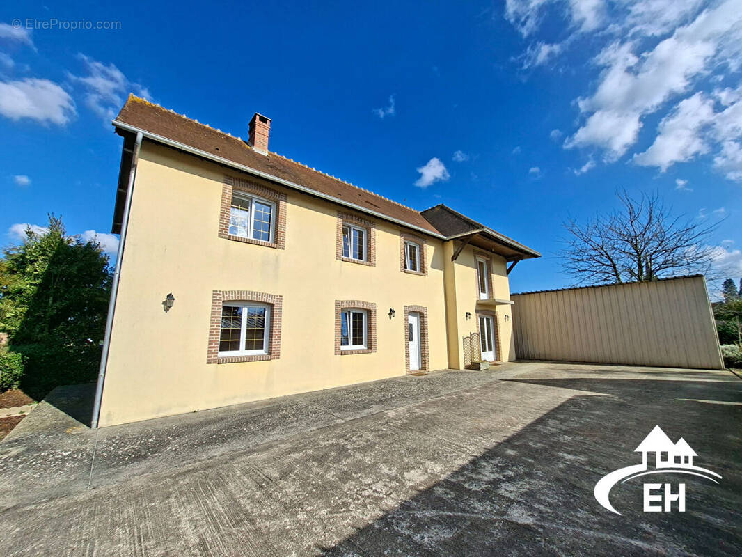 Maison à LA FERTE-FRENEL