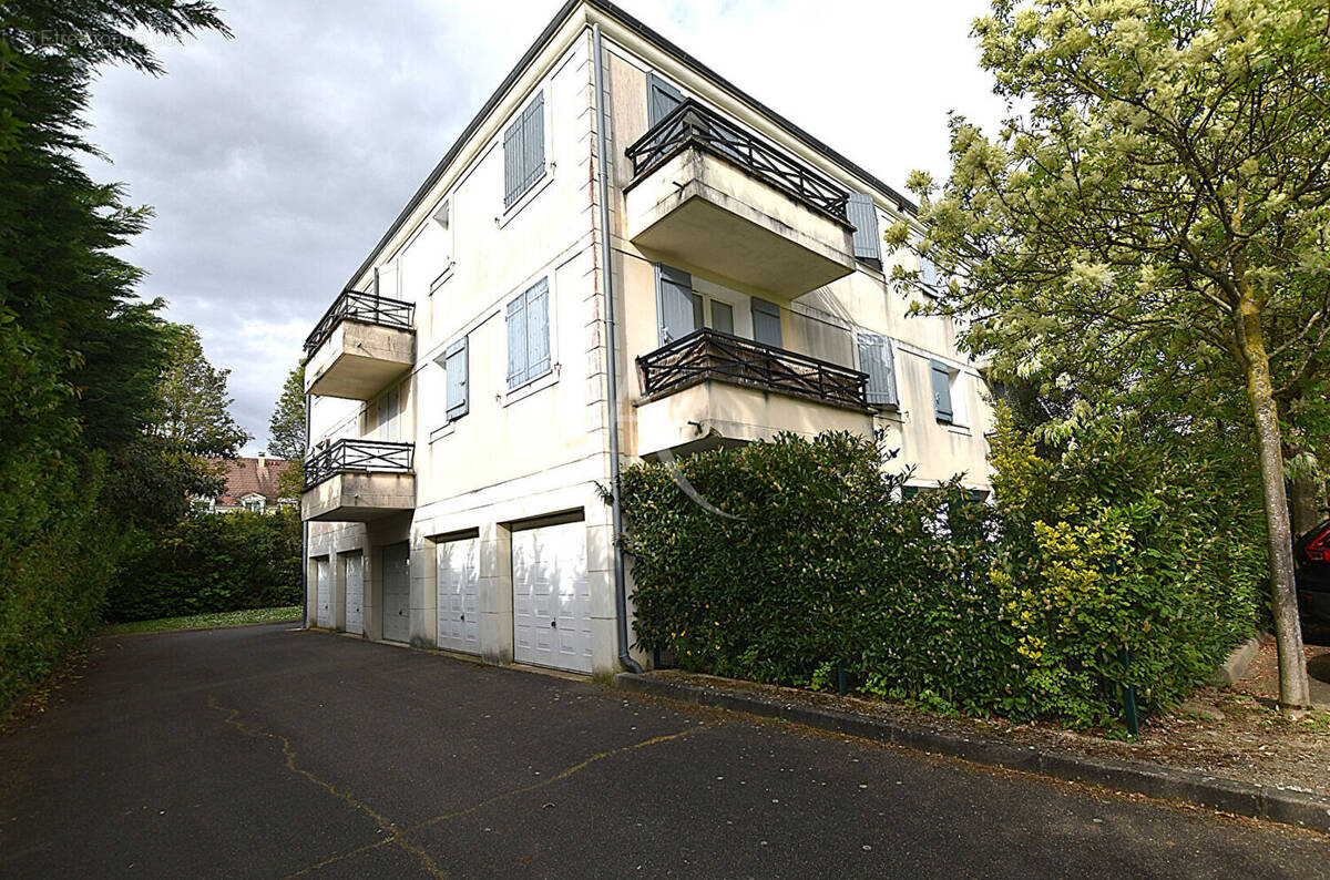 Appartement à SAVIGNY-LE-TEMPLE