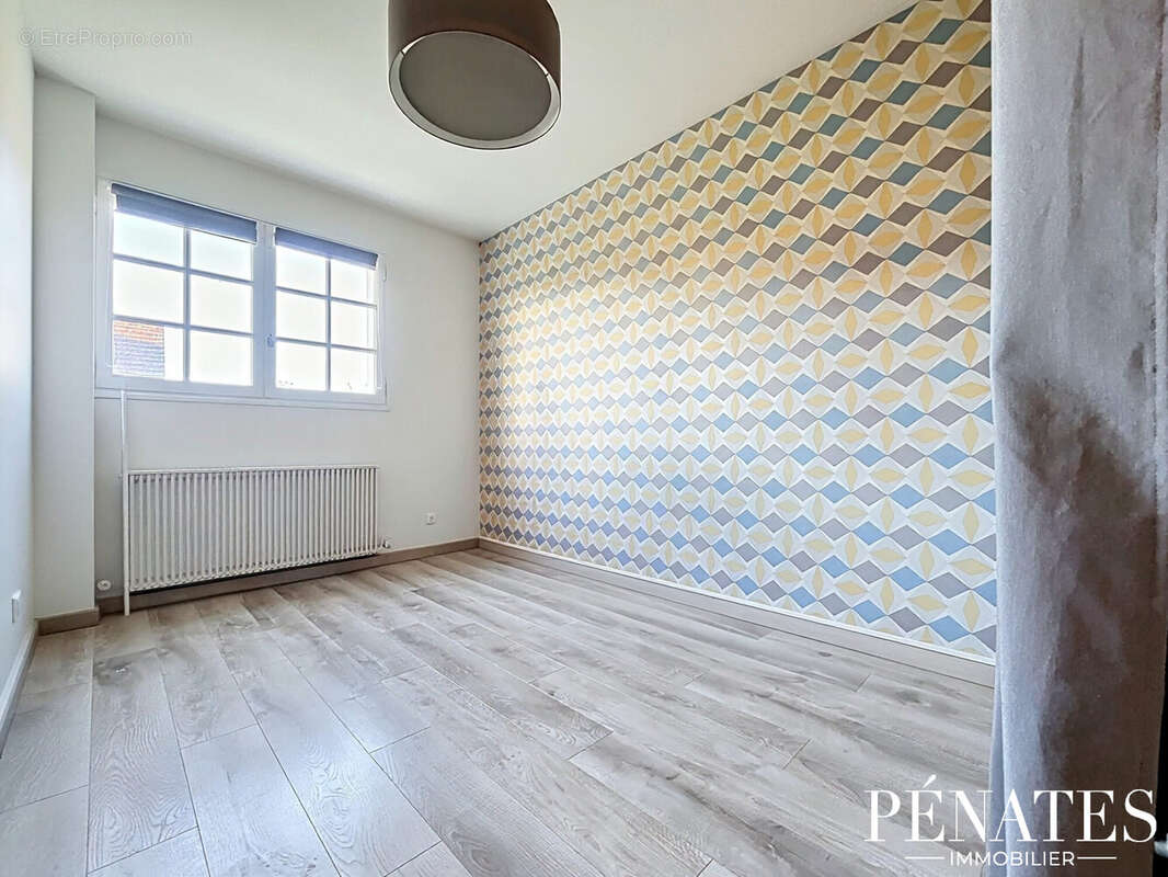 Maison à SAINT-ETIENNE-DU-ROUVRAY