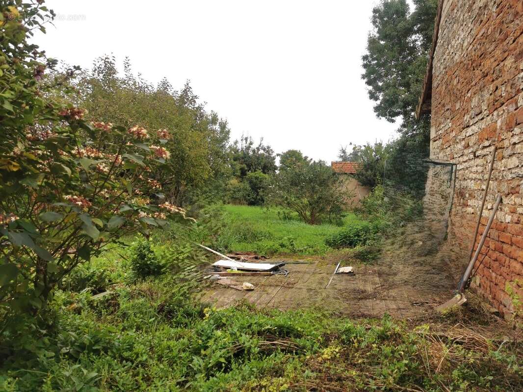 Maison à MESSEY-SUR-GROSNE