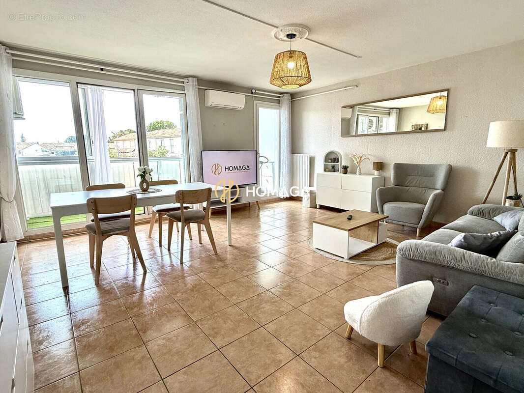 SALON - Appartement à VITROLLES