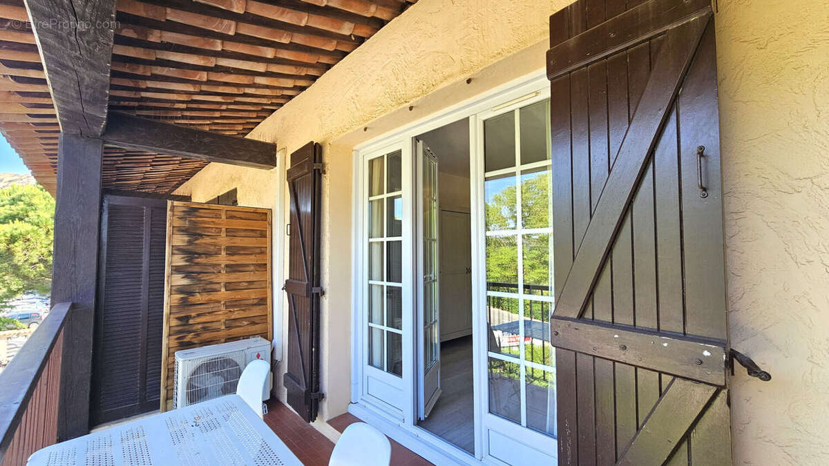 Studio apercu mer en dernier etage d'une residence avec piscine - photo 7