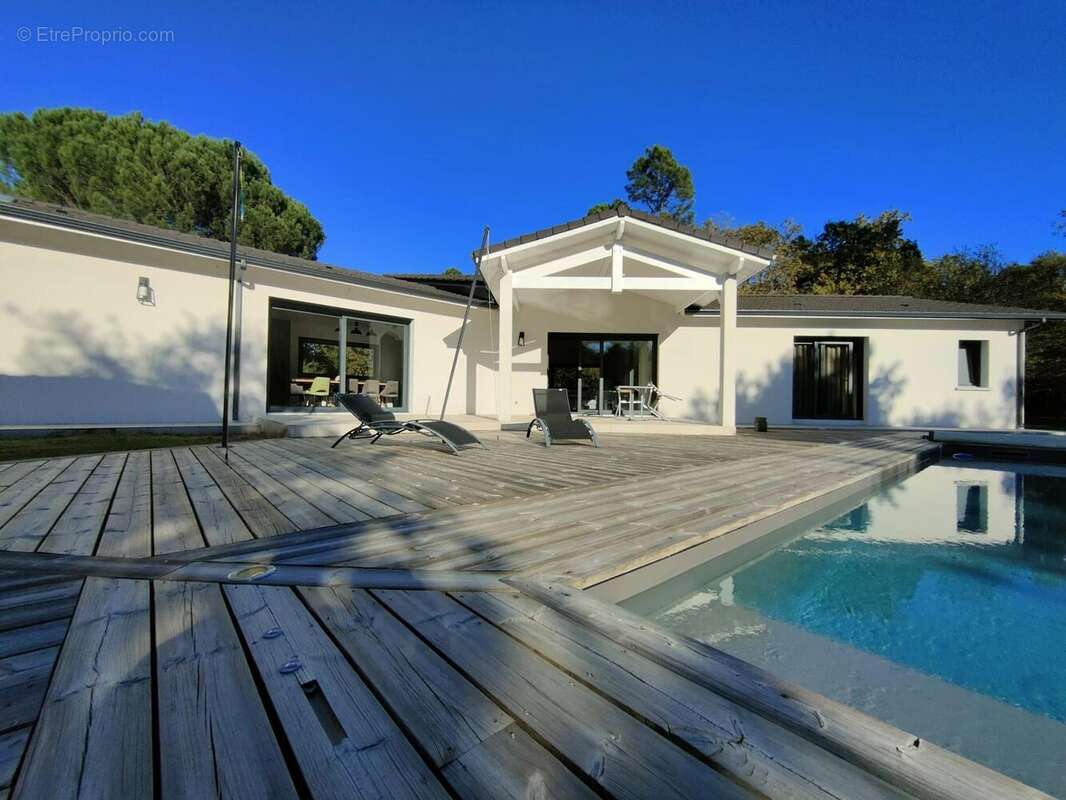 Maison à CABANAC-ET-VILLAGRAINS