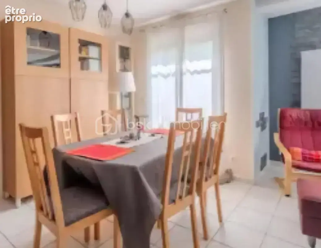 Maison familiale lumineuse avec jardin et garage dans une résidence sécurisée - photo 6