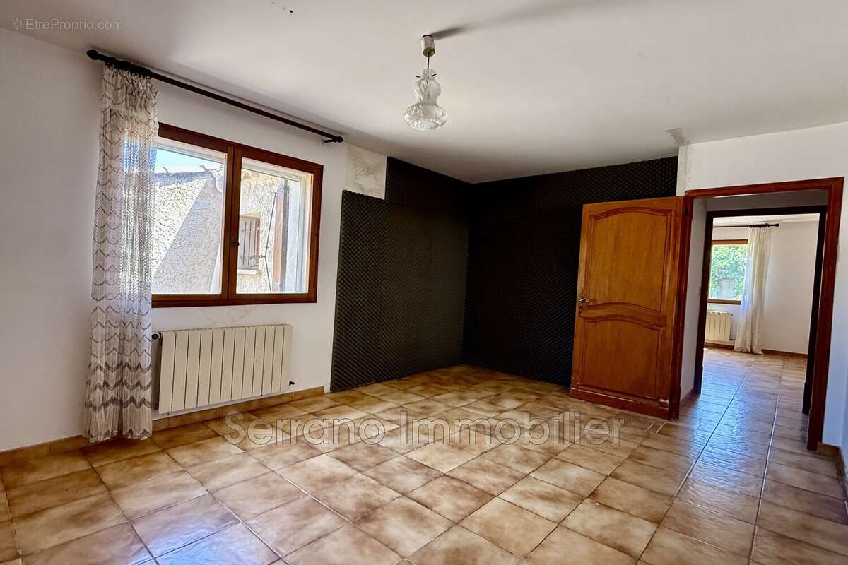 Maison 167 m² à Saint-Remy-De-Provence  - photo 6