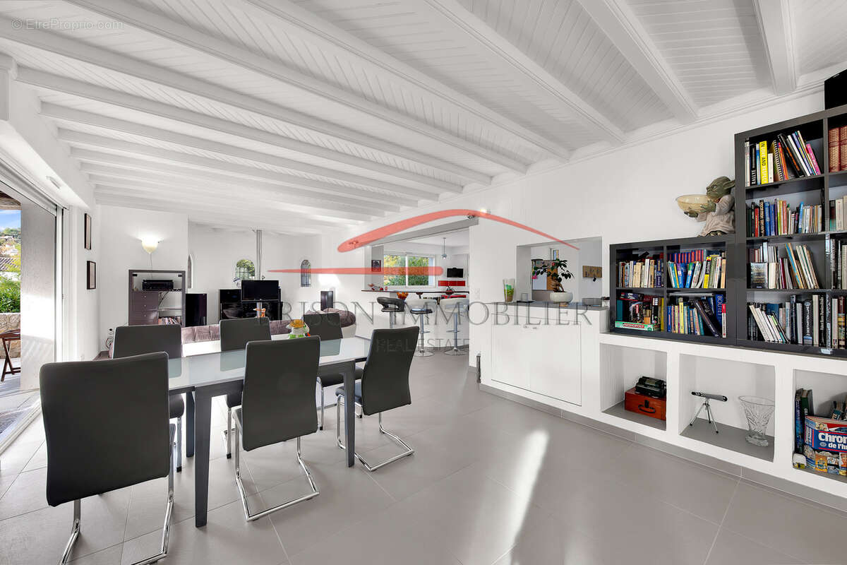 Maison à ROQUEFORT-LES-PINS