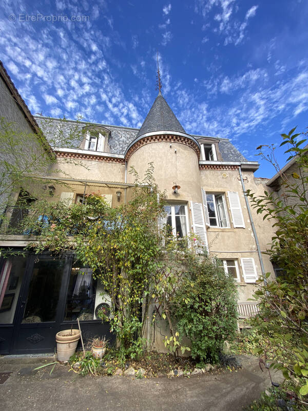 Maison à SAUVAGNAT-SAINTE-MARTHE