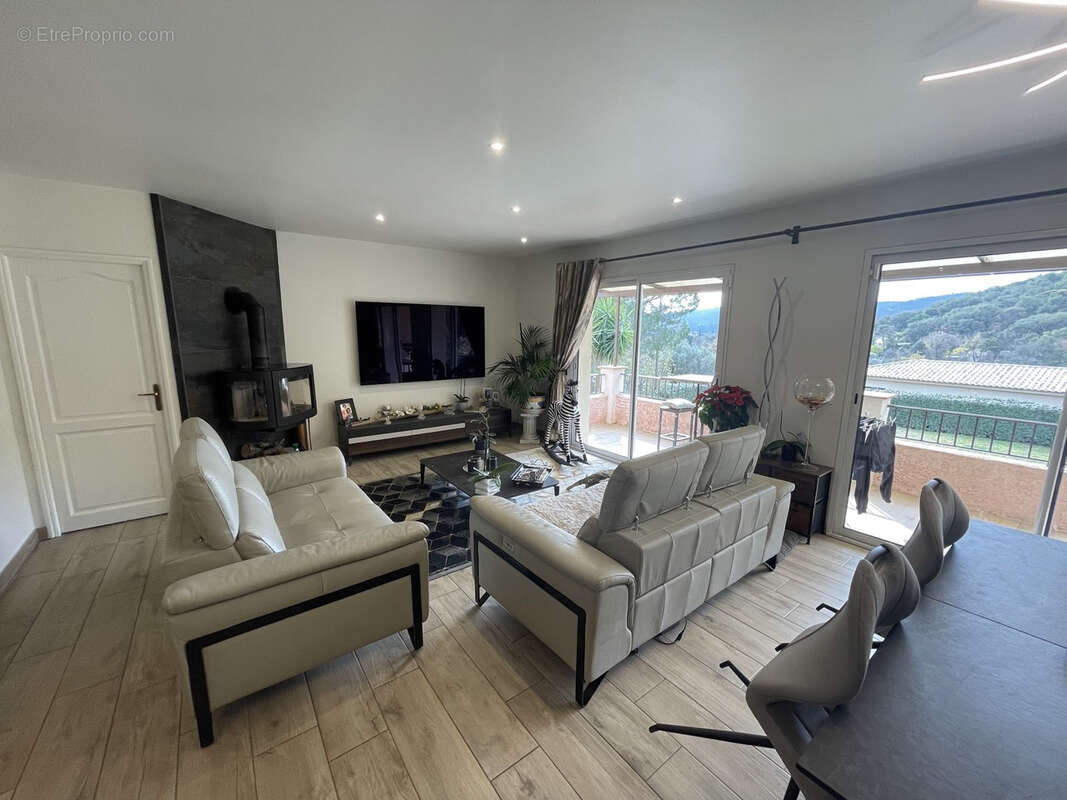 Maison à PLAN-DE-LA-TOUR