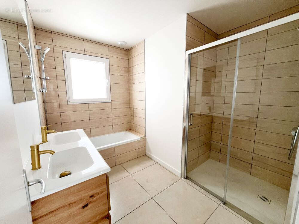 Maison à SAINT-BEAUZIRE