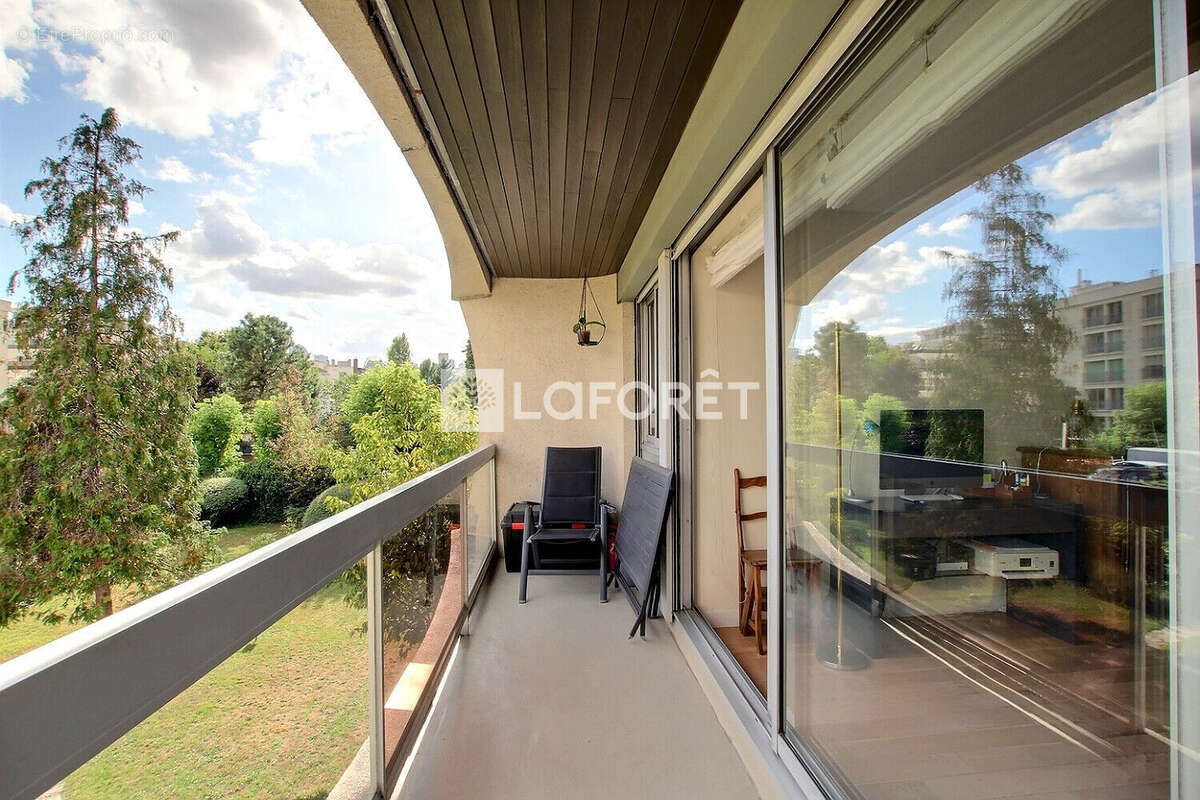 Appartement à COURBEVOIE