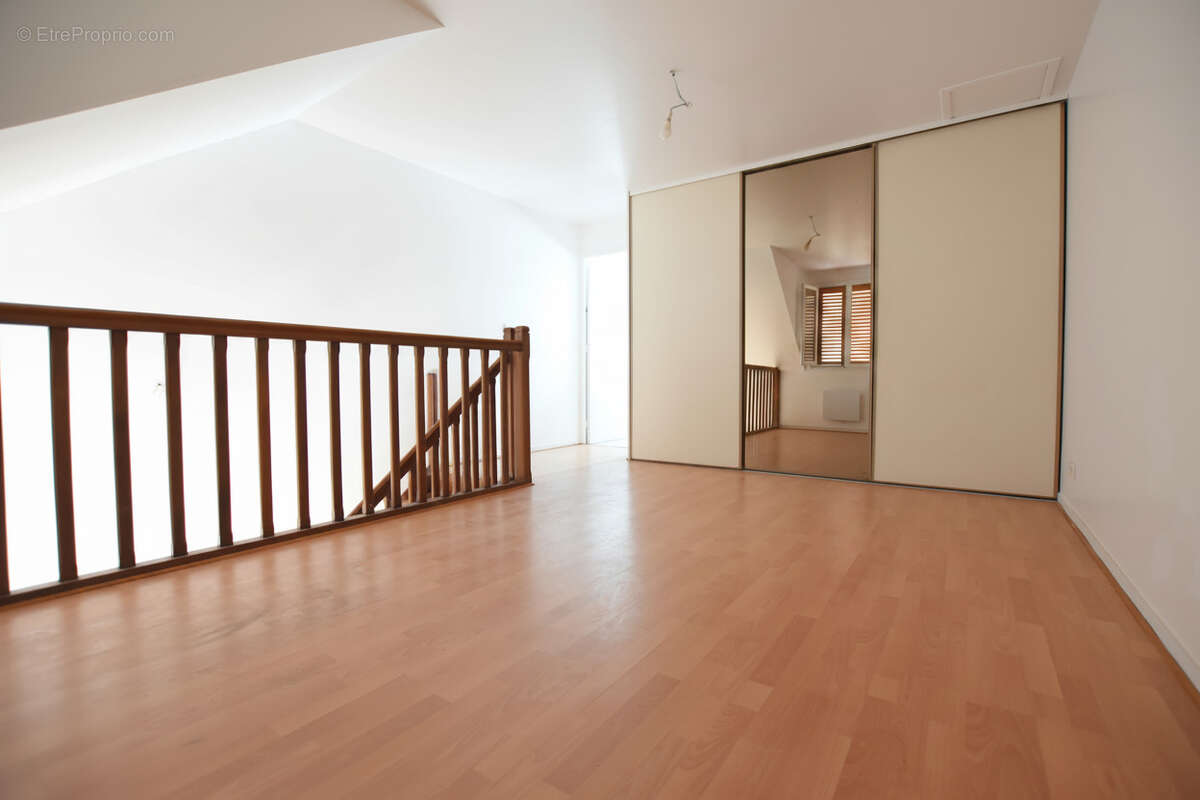 Appartement à LES ESSARTS-LE-ROI
