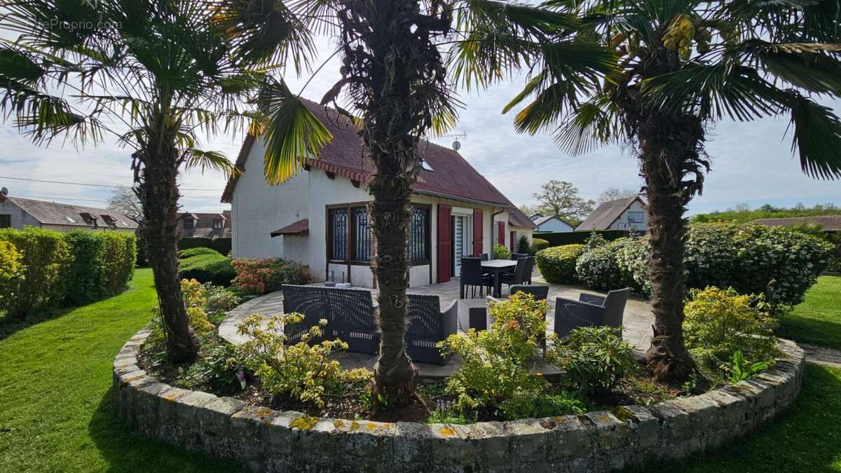 Maison à HOUDAN