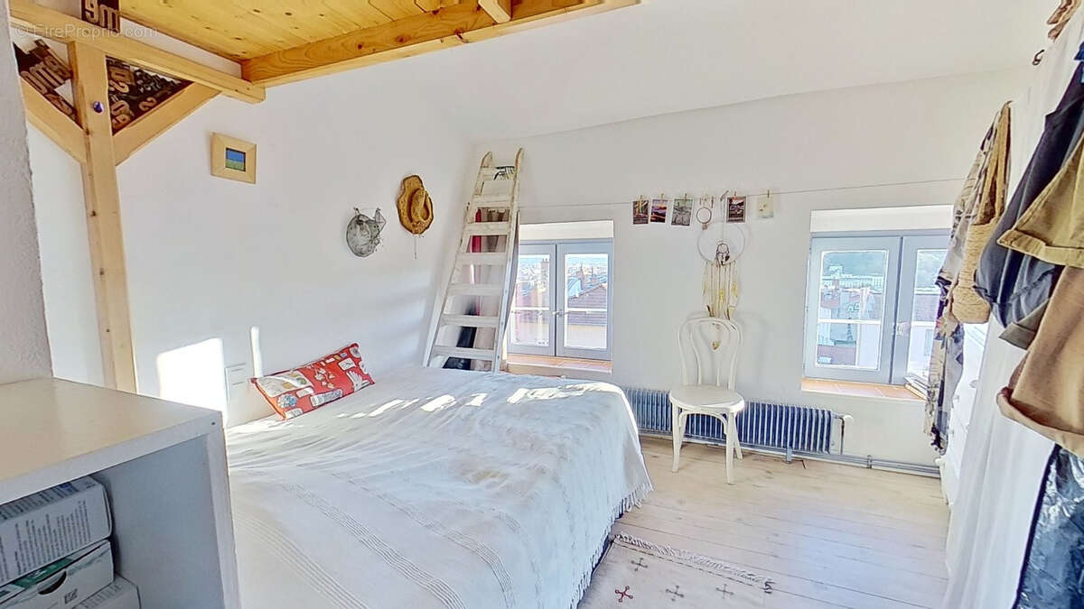 À vendre dernier étage d'un petit immeuble - 69001 lyon -  plateau de la croix-rousse - vue fourvière - appart - photo 9