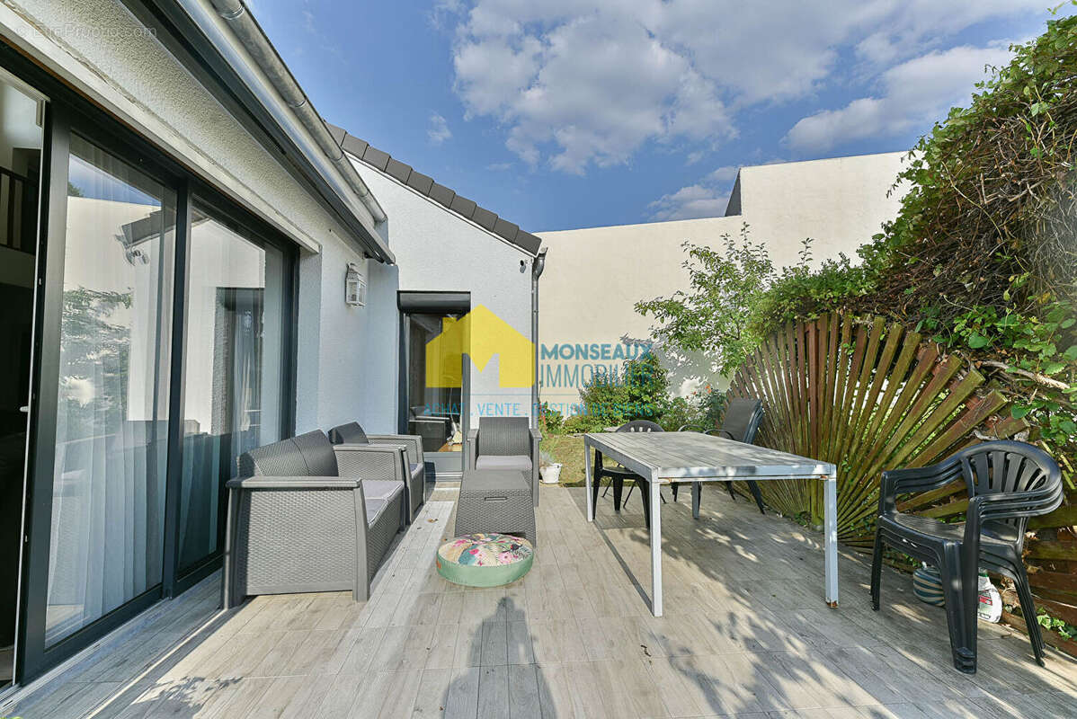 Maison à SAINTE-GENEVIEVE-DES-BOIS