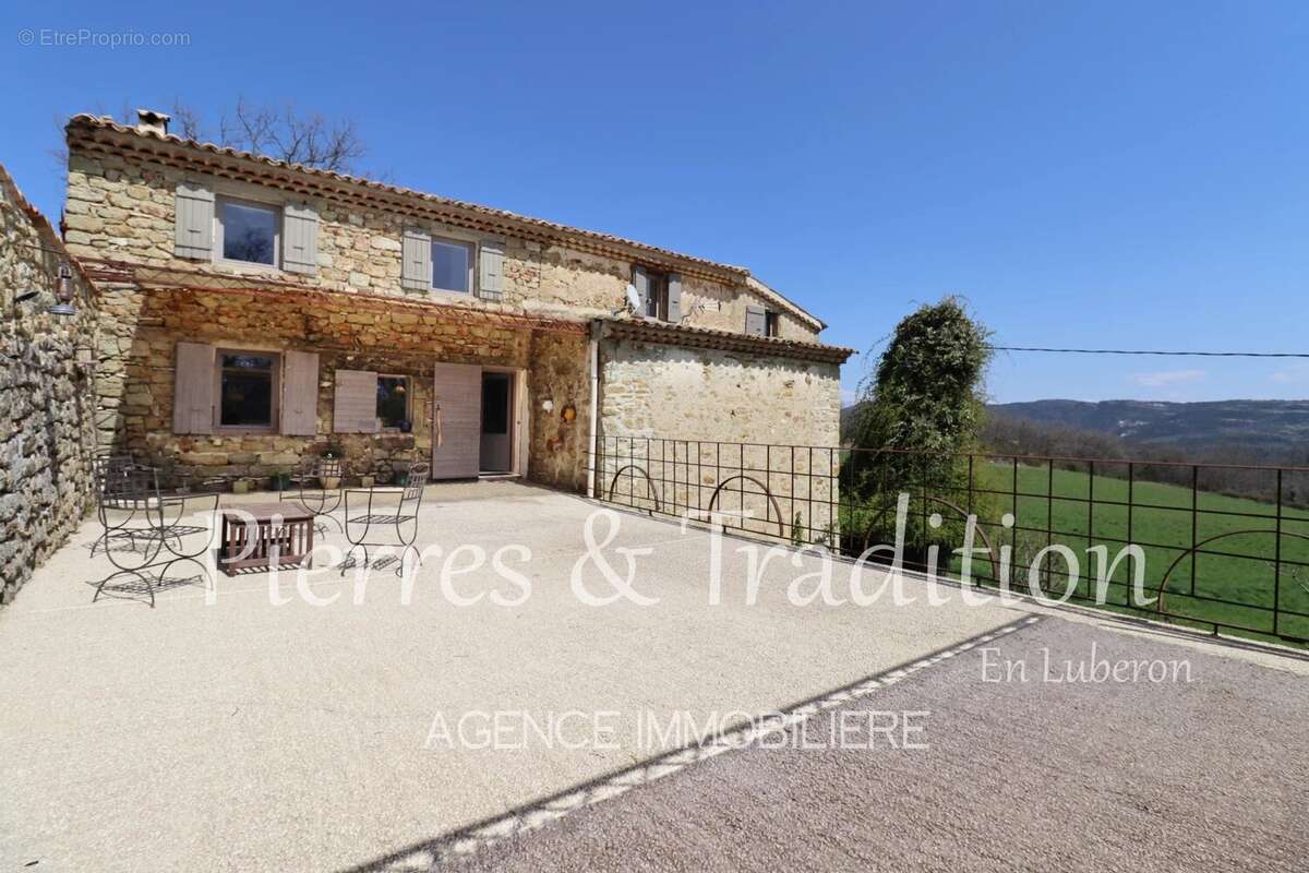 Maison à SIMIANE-LA-ROTONDE