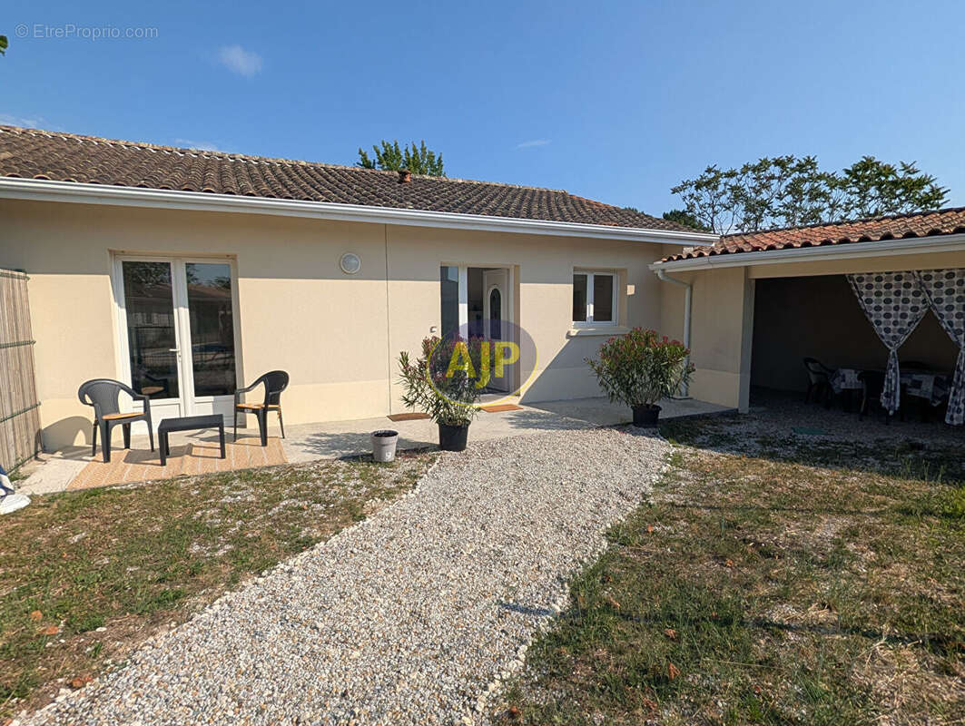 Maison à VENDAYS-MONTALIVET