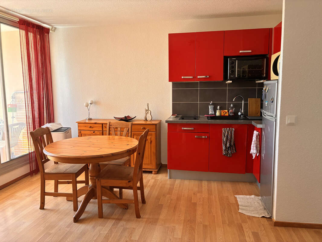GRUISSAN, RIVE DROITE, EN EXCLUSIVITE, Appartement de type 2 avec terrasse VUE PORT + place de parking privati - photo 4