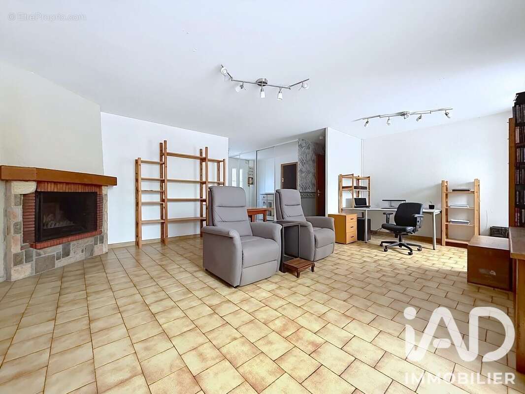 Maison 133 m² à Saint-Fargeau-Ponthierry  - photo 3