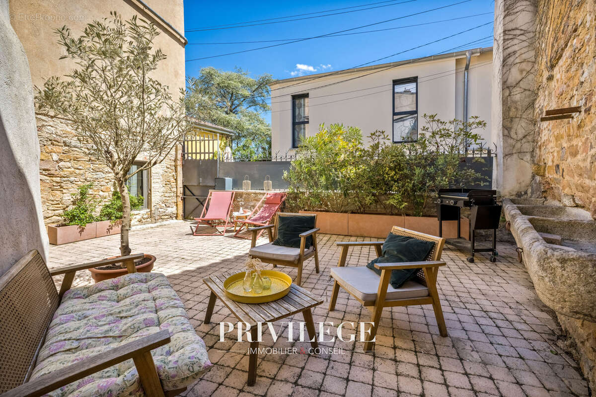 Maison à SAINT-CYR-AU-MONT-D'OR