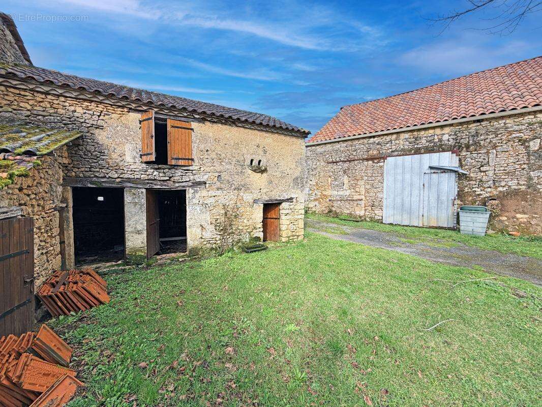 Maison à SAINTE-FOY-DE-LONGAS