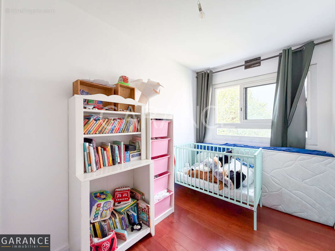 Appartement à PARIS-14E