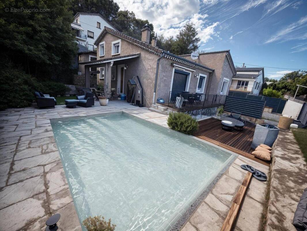   - Maison à LABEGUDE