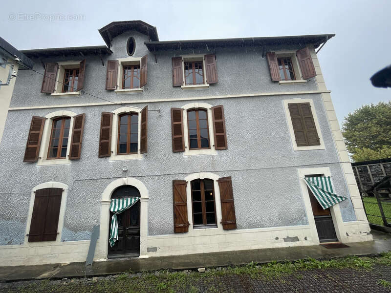 Pau (64) Maison à vendre 8 pièces 238 m2 +250 m2 de dépendances aménageables sur 758 m2 de terrain - photo 2