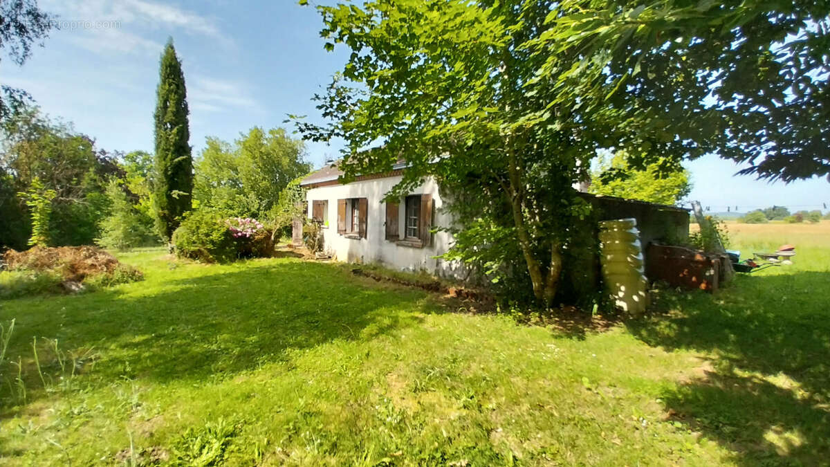 SOUS-OFFRE ! Maison de 2 chambres sur 8000m2 de terrain au calme et sans vis à vis dans le Périgord Vert. - photo 5