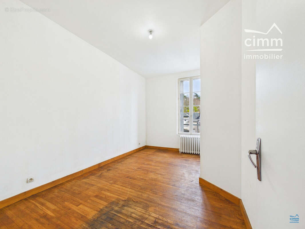 Maison à LONGUE-JUMELLES