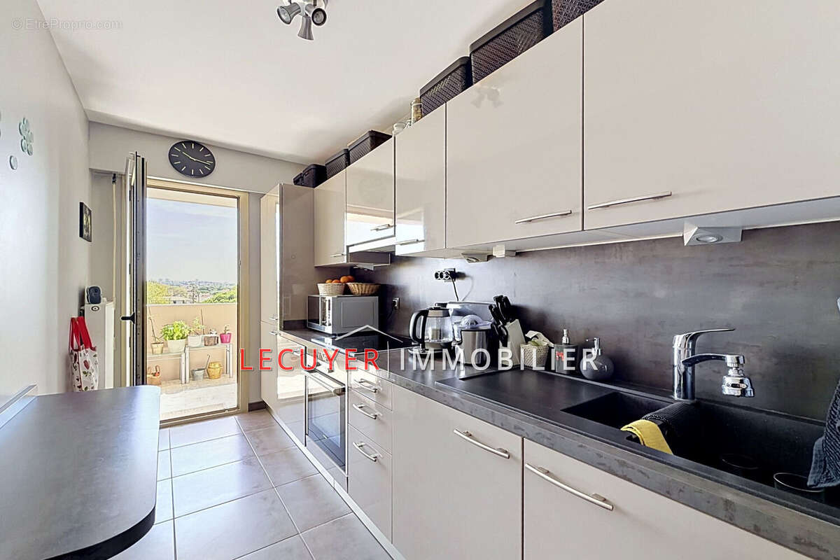 Appartement à VALLAURIS