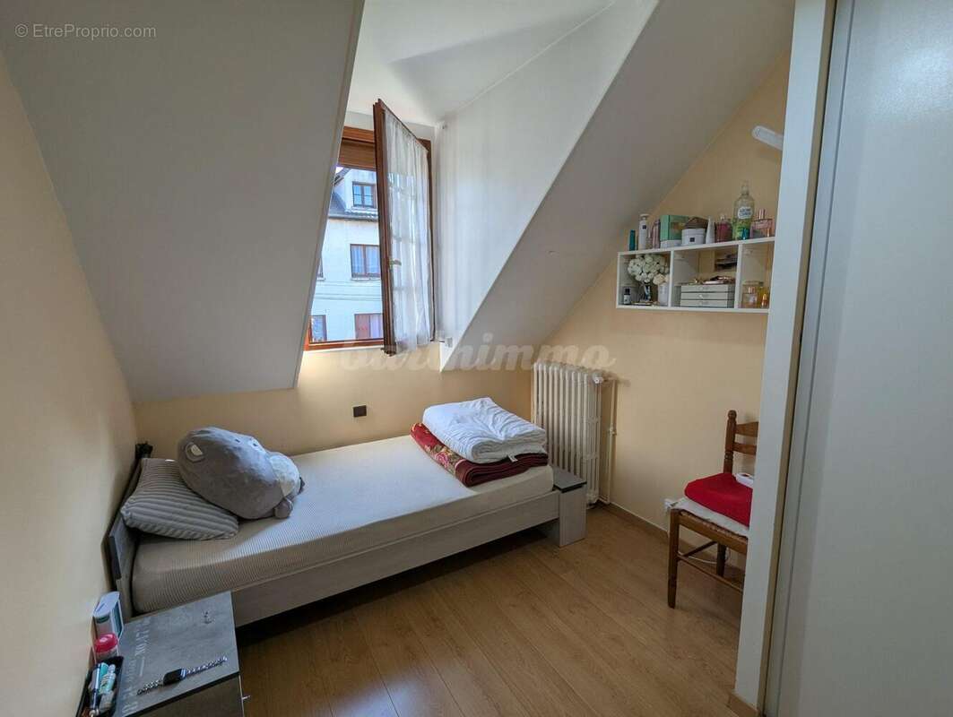 Chambre 1 - Maison à STAINS