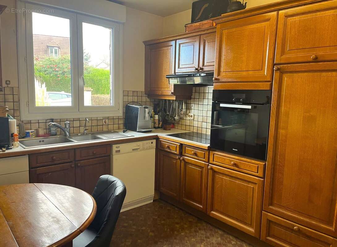 Maison à LES CLAYES-SOUS-BOIS