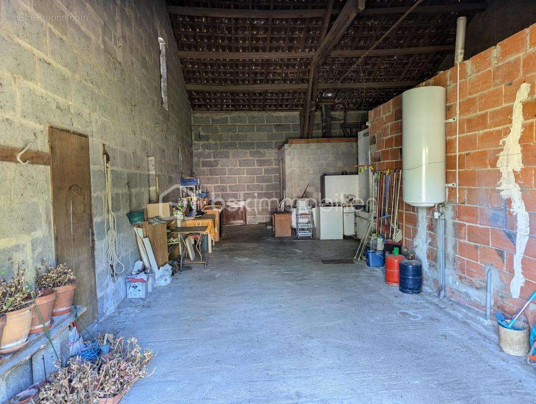 Maison à SAINT-CHRISTOPHE-DE-DOUBLE