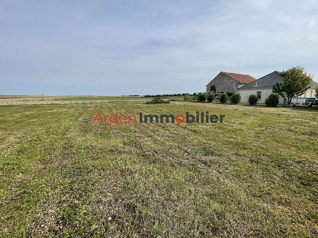 Terrain 710 m² à vendre à Poilcourt Sydney 08190 - photo 2