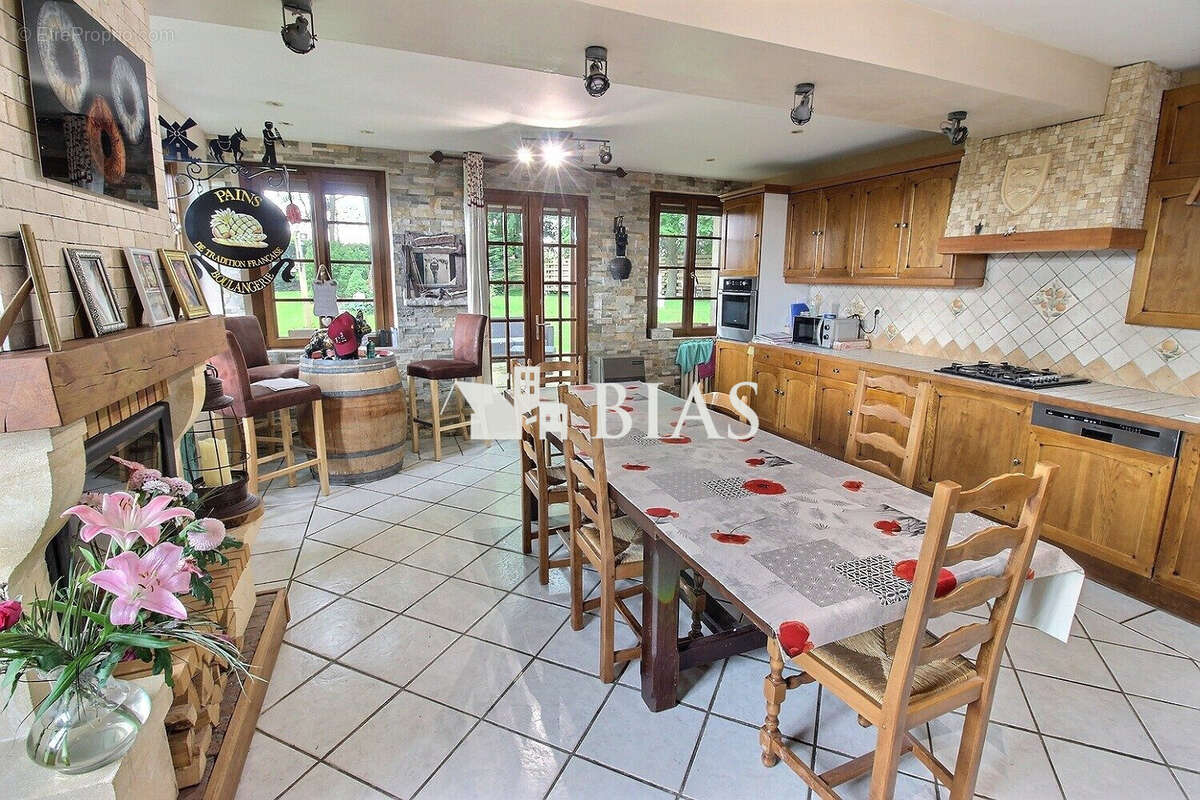 Maison à SAINT-OUEN-DE-THOUBERVILLE