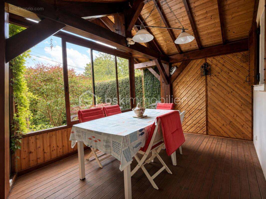 Maison avec véranda sur terrain constructible de 1216m2 - photo 8