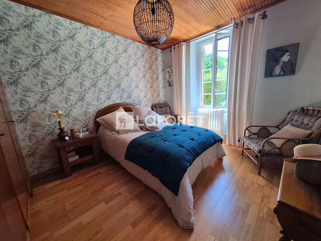 Maison familiale, sans voisinage immédiat, 4 chambres et garages - photo 9